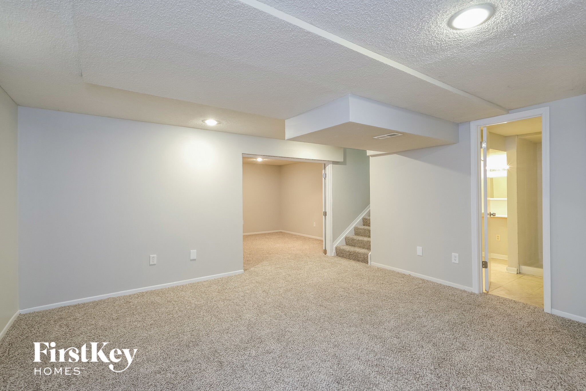 Building Photo - 2613 Fernwood Ave