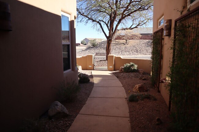 Building Photo - Your own resort! Elegant, Exclusive & Exquisite.