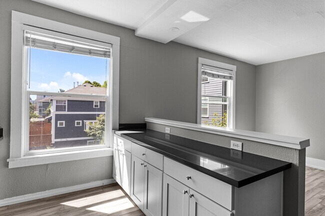 Building Photo - Madison View