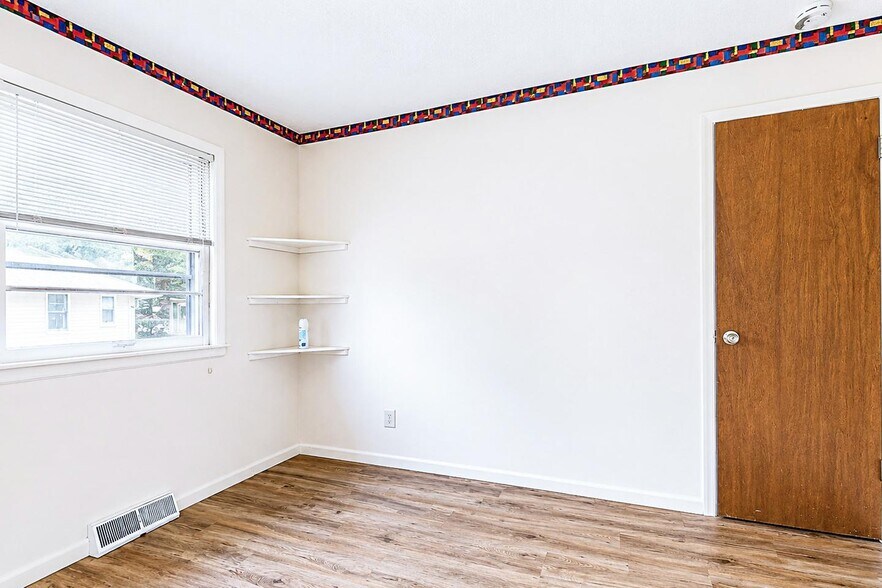 Building Photo - Spacious Shawnee Home Near Mill Creek Streamway Park