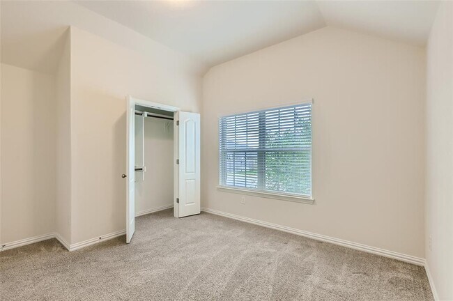 Building Photo - 5867 San Savino Dr
