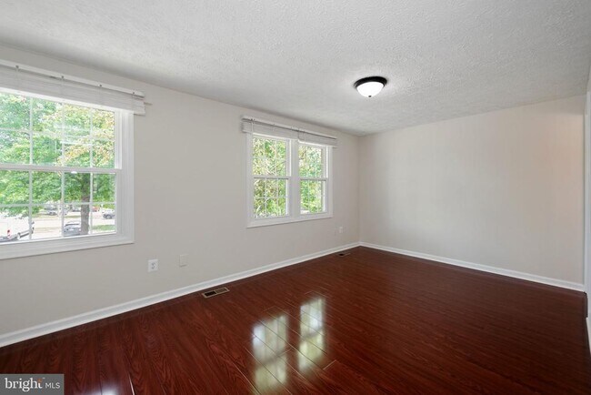 Building Photo - 6324 Lightburn Ct