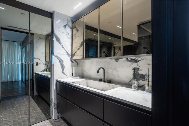 Building Photo - 1040 Biscayne Blvd