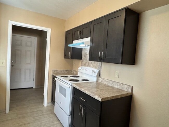 Building Photo - 2 Bedroom*1 Bathroom Patio Home