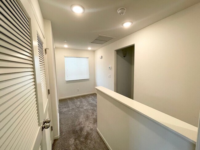 Building Photo - $2,300 Alluvial & Fowler, 3 Beds - Chennau...