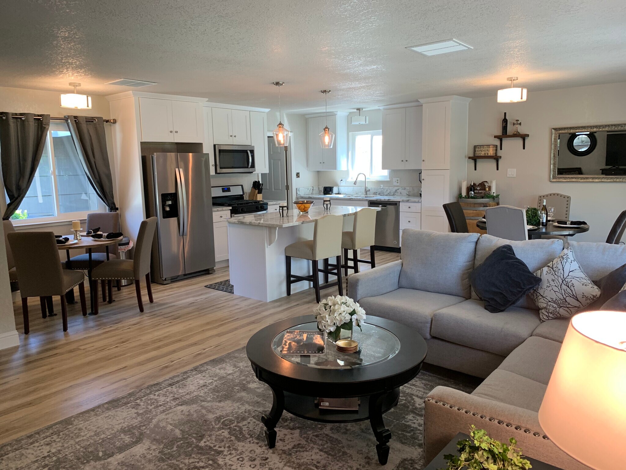 Building Photo - 9062 Salmon Falls Dr
