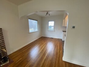 Building Photo - 1123-1123 NW Elm Ave