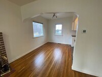 Building Photo - 1123-1123 NW Elm Ave