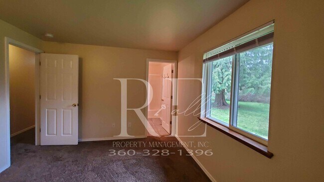 Building Photo - Peaceful End-of-Street Duplex with Private...