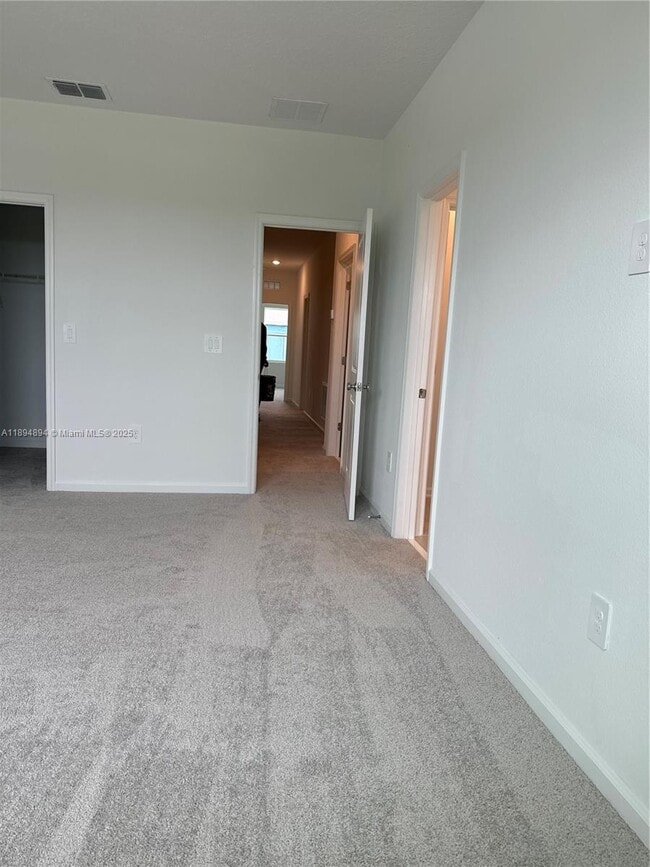 Building Photo - 512 Hart Ln
