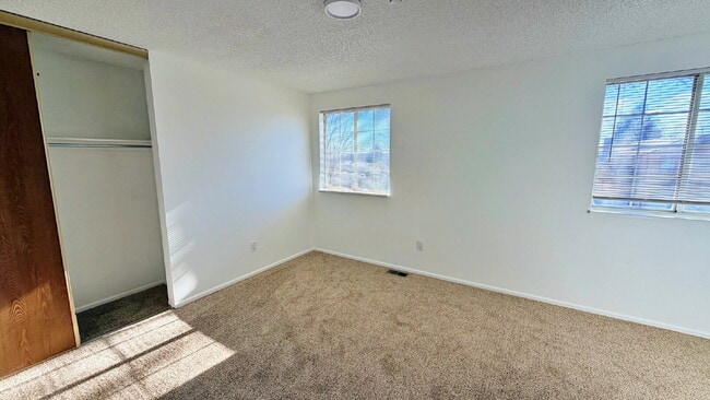 Building Photo - Fantastic 4 Bed 3 Bath 2 Car Garage Home in Aurora Highlands! NEW Carpet! NEW Paint! NEW Bathroom...