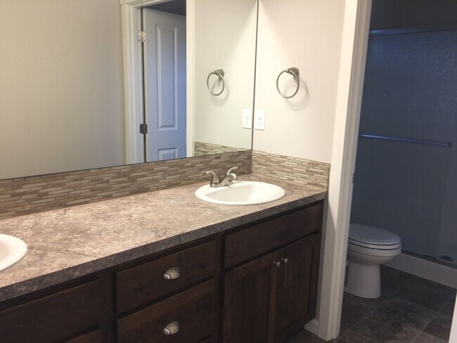 Building Photo - 3 Bedroom 2 Bath Home in Fieldstone Crossing