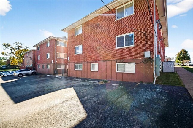 Building Photo - "Unit I" as in "I Can't Believe You-"