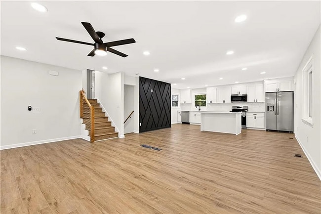 Building Photo - 4 Bed, 3 Bath in Decatur!