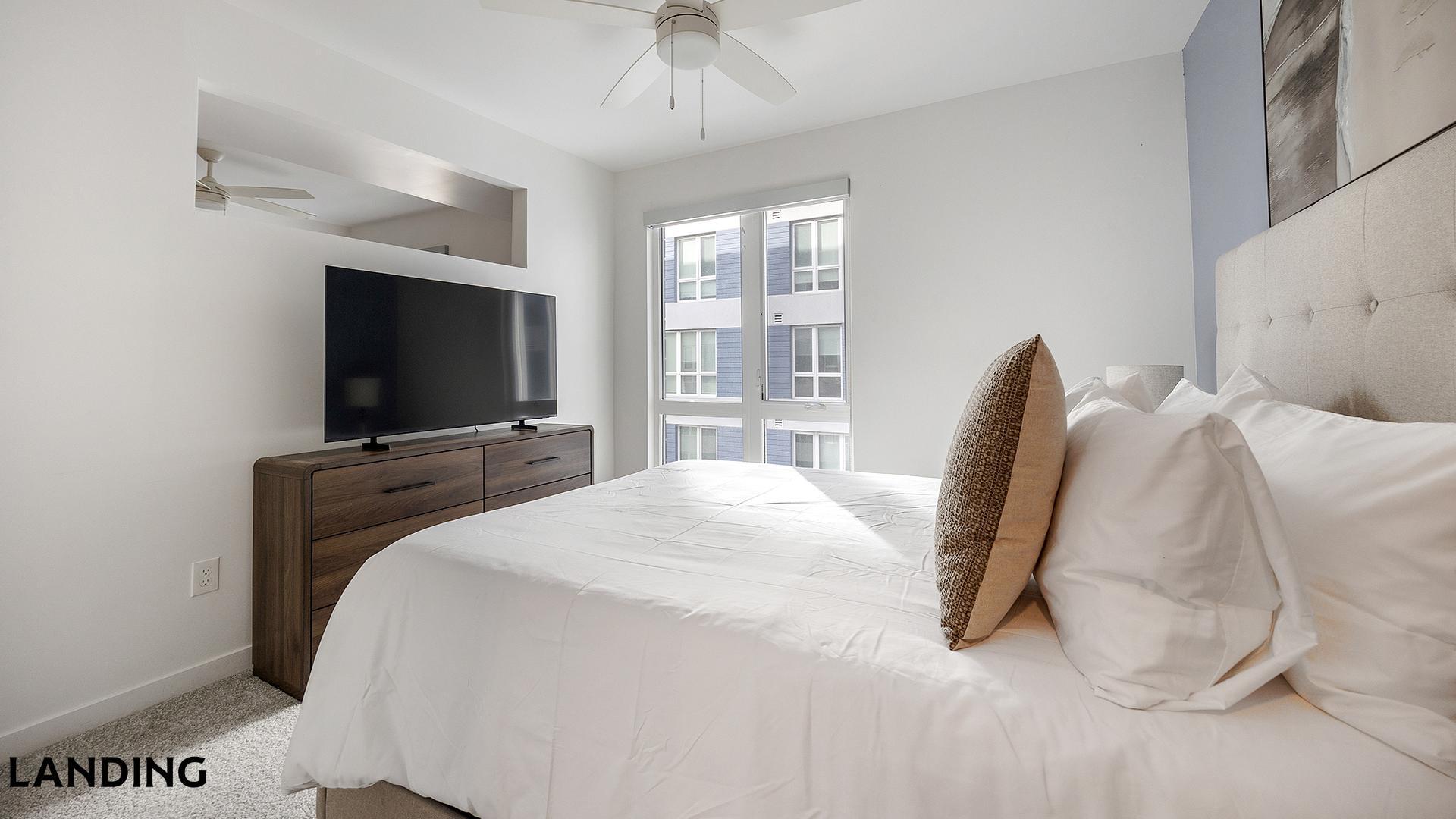 Building Photo - 707 S Farmer Ave