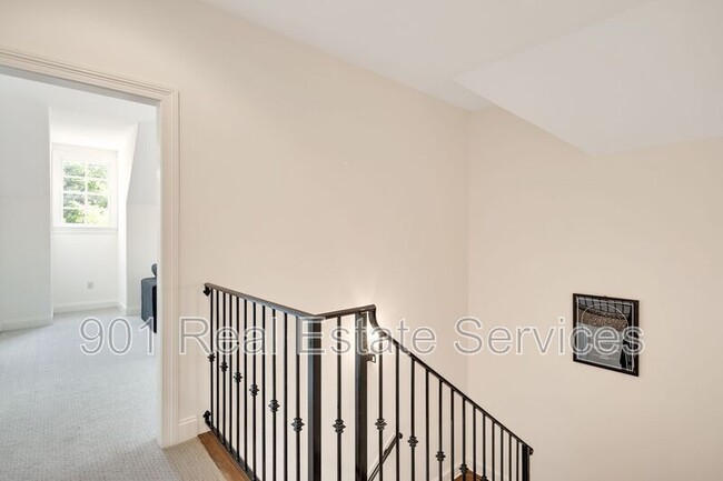 Building Photo - 299 Wilkinson Pl