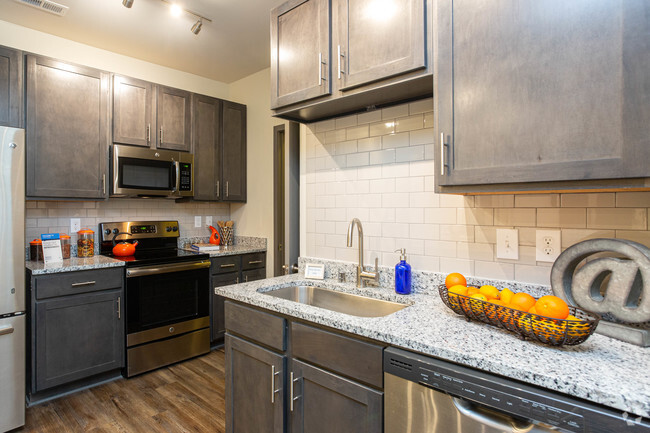 2BR, 2BA - 1,155 SF - Kitchen - THE GENTRY