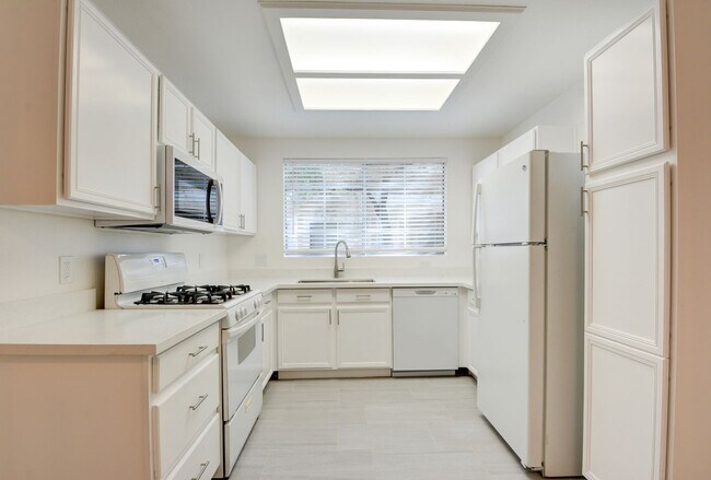 Building Photo - Horizon Hills Condominiums