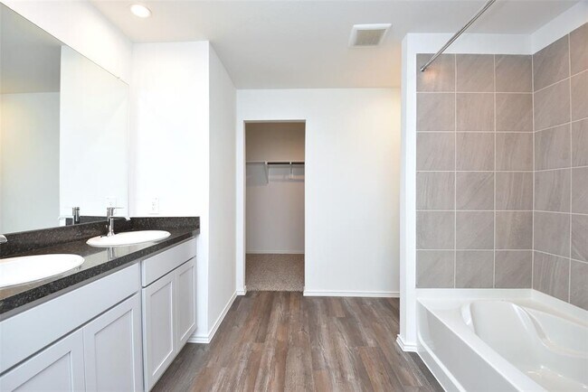 Building Photo - 24311 Saddlestone Green Dr