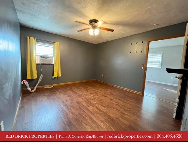 Building Photo - 912 Gaston Ave