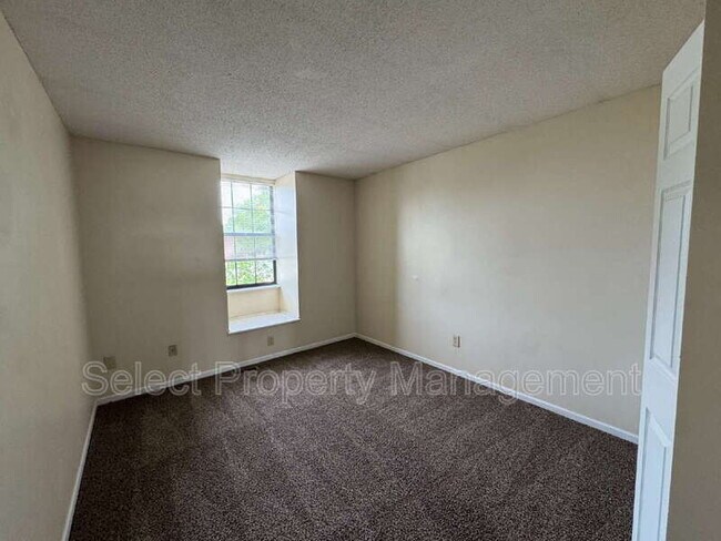 Building Photo - 8422 Lionsgate Run