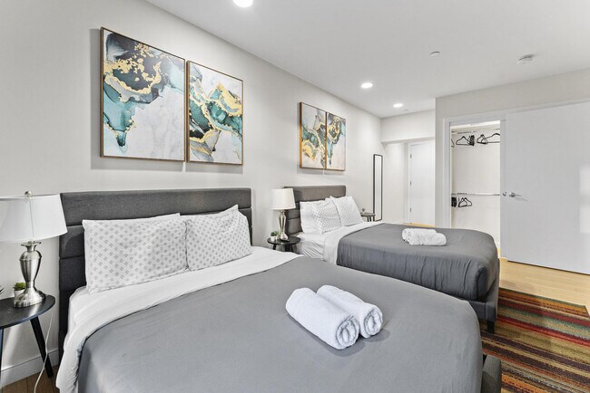 Building Photo - 601 Albany St