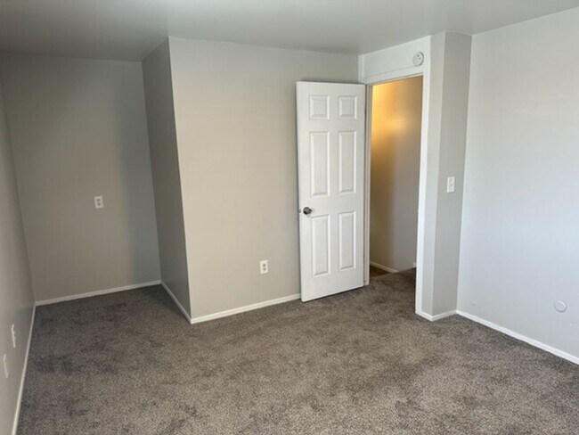 Building Photo - South Ogden town home