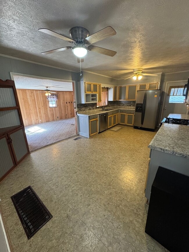 Building Photo - 6304 Sherwood Dr