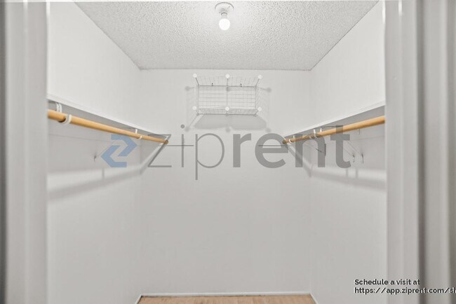 Building Photo - 1041 Shell Blvd