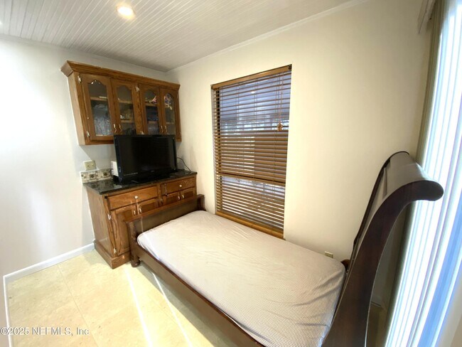 Building Photo - 7252 Holiday Hill Ct