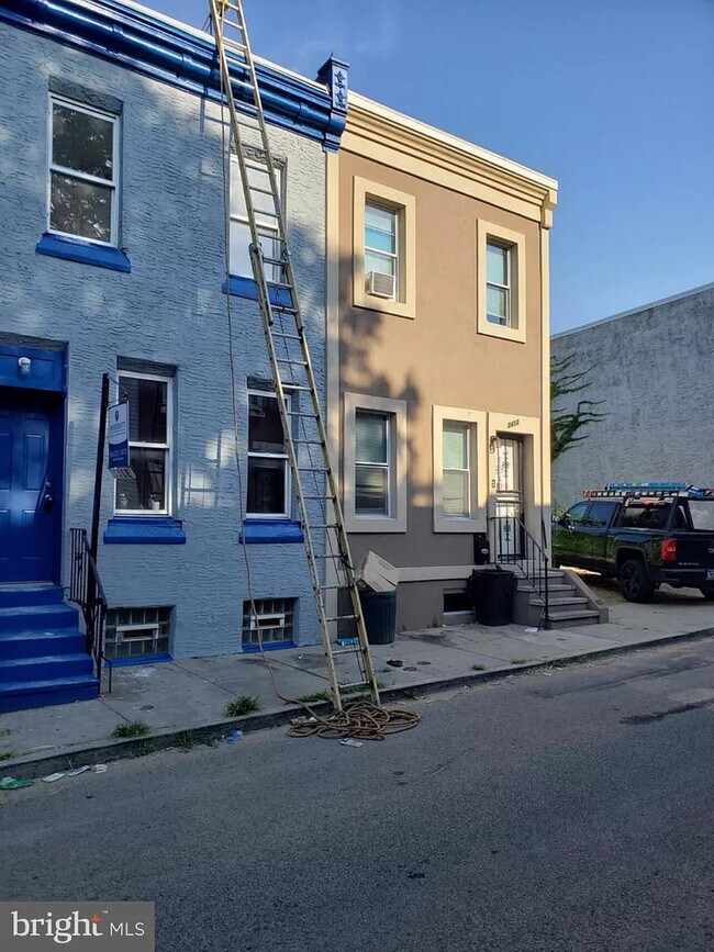Building Photo - 2410 N Chadwick St