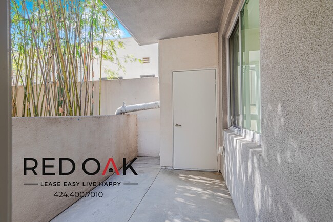 Building Photo - 5837 1/5 West Sunset Blvd-216