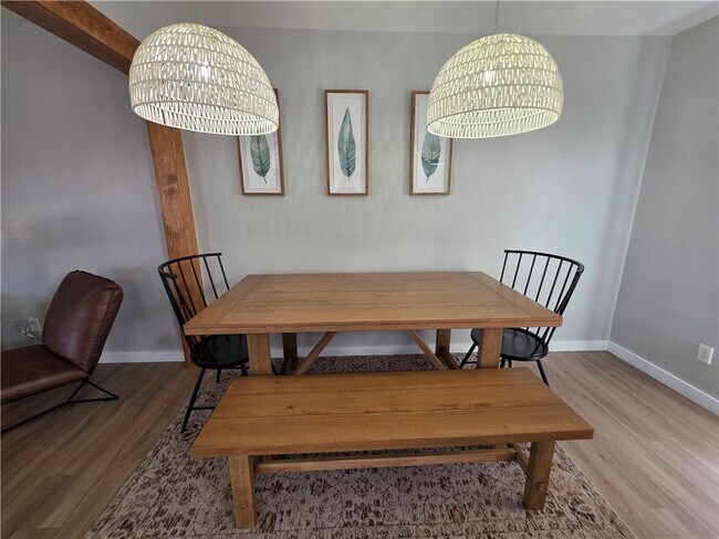 Building Photo - 2402 SE Jayel Terrace