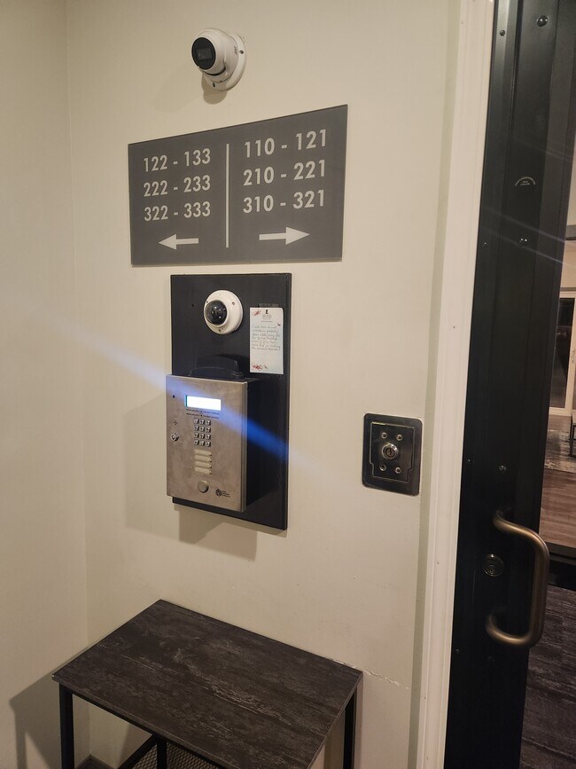 Building Photo - 4 Pine Tree Dr