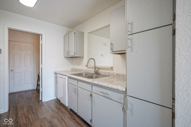 Building Photo - 1723 Farm Meadow Dr