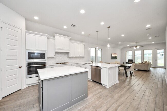 Building Photo - 11210 Burgus Farm Rd