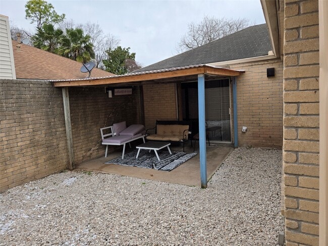 Building Photo - 4111 Knoll Glen Dr