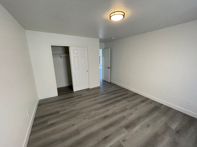Building Photo - 206 S Rose Ave