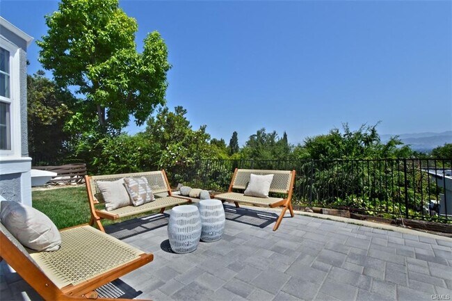 Building Photo - 3753 Berry Dr