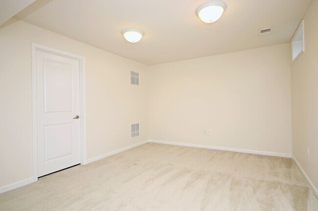 Building Photo - N. Albemarle Co Home With Fenced Yard, Near NGIC/DIA/NGA