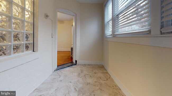 Building Photo - 728 Rock Creek Church Rd NW