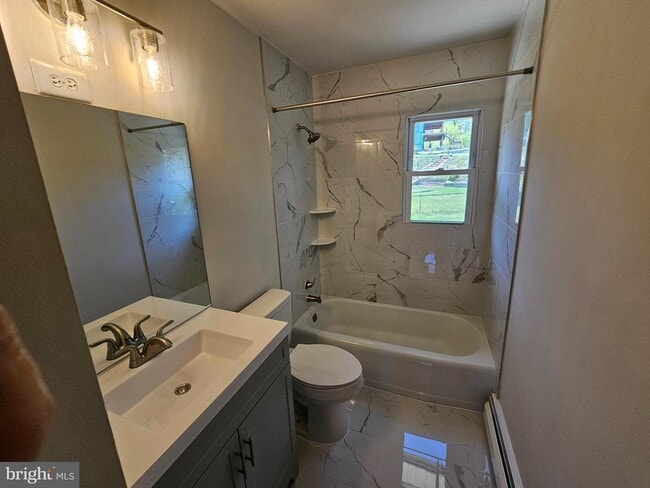 Building Photo - 14236 Caroline St