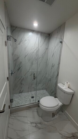 Building Photo - 907 Herbine St