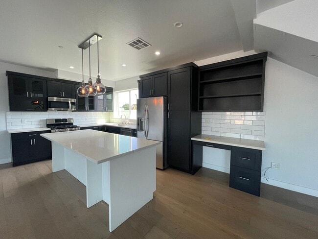 Building Photo - 2129