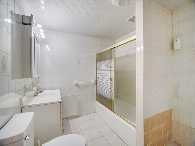 Building Photo - 25 Skillman Ave