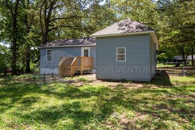 Building Photo - Flexible 3BR/2BA or 2BR + Den Home