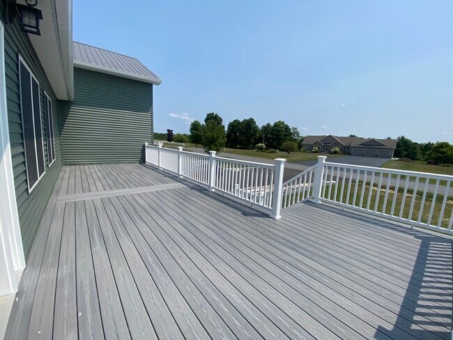 Building Photo - Brand new construction 5 bedroom 3 bath wi...