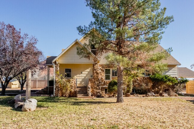 Building Photo - 170 E 100 N