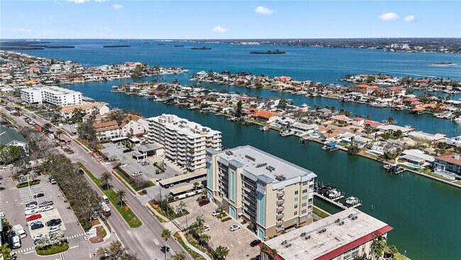 Building Photo - 125 Island Way