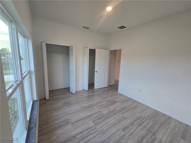 Building Photo - 2822 19th St SW